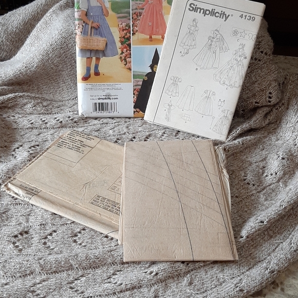 Simplicity #4139: Wizard of Oz pattern-kids - Picture 3 of 3